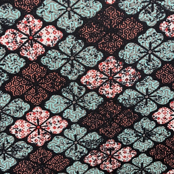 Lularoe Classic T top size XS - Picture 3 of 4